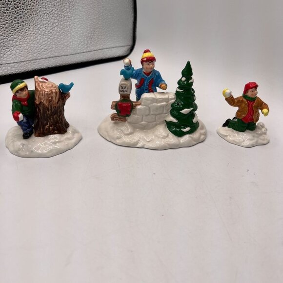 Department 56 Snowball Fort 5413-3 - Picture 1 of 16